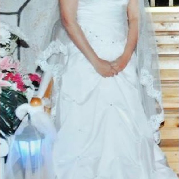 Wedding Dress - Picture 4 of 4